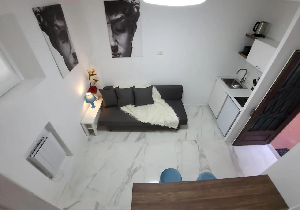 The White Colisseum Apartment Rome